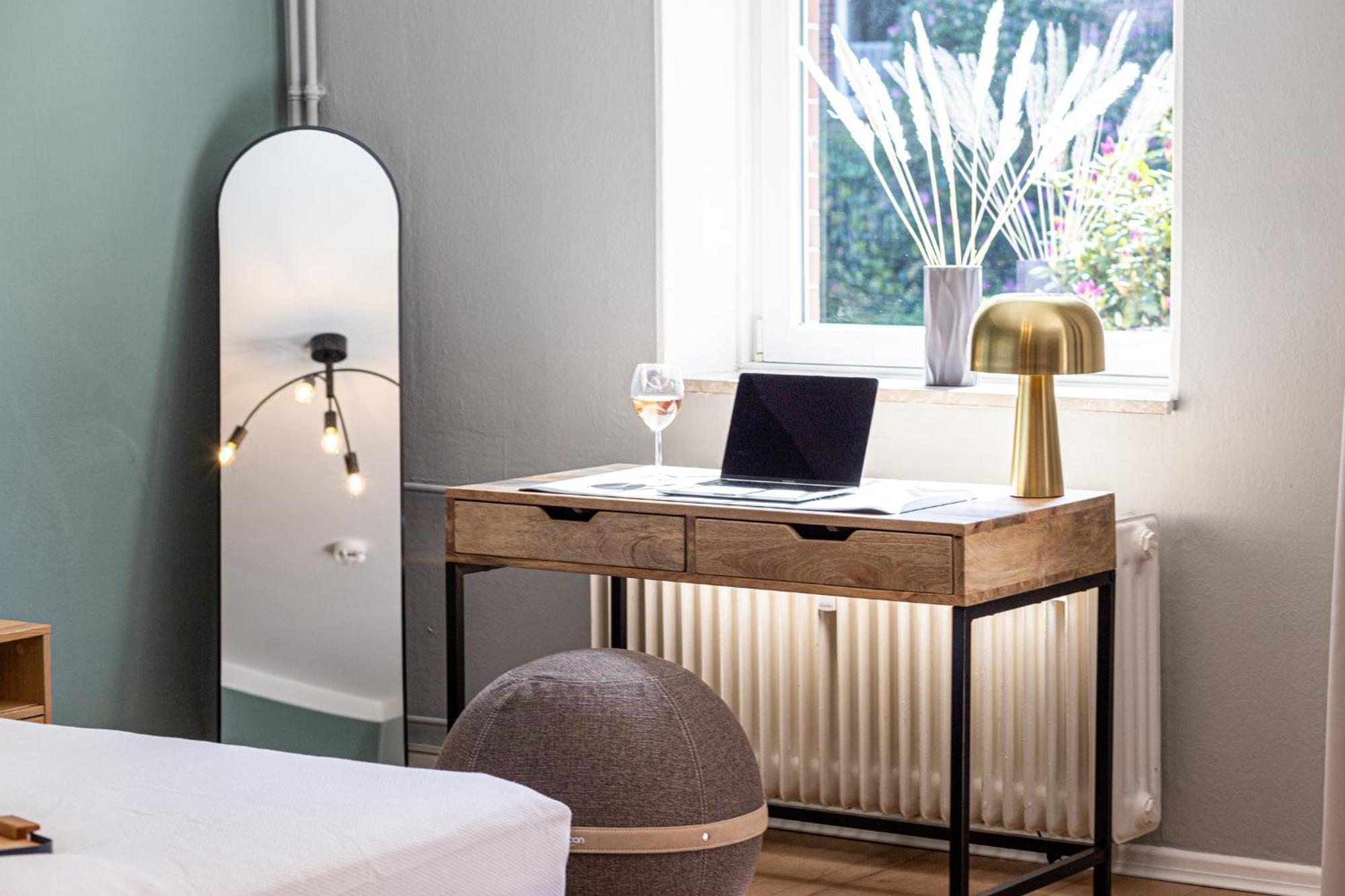 Have-a-nice-stay - Nahe Bahnhof - 20 Minuten Nach Hamburg - Trotzdem Ruhig Gelegen - 6 Minuten Zu Fuss Ins Zentrum - Modern Eingerichtet Apartment *