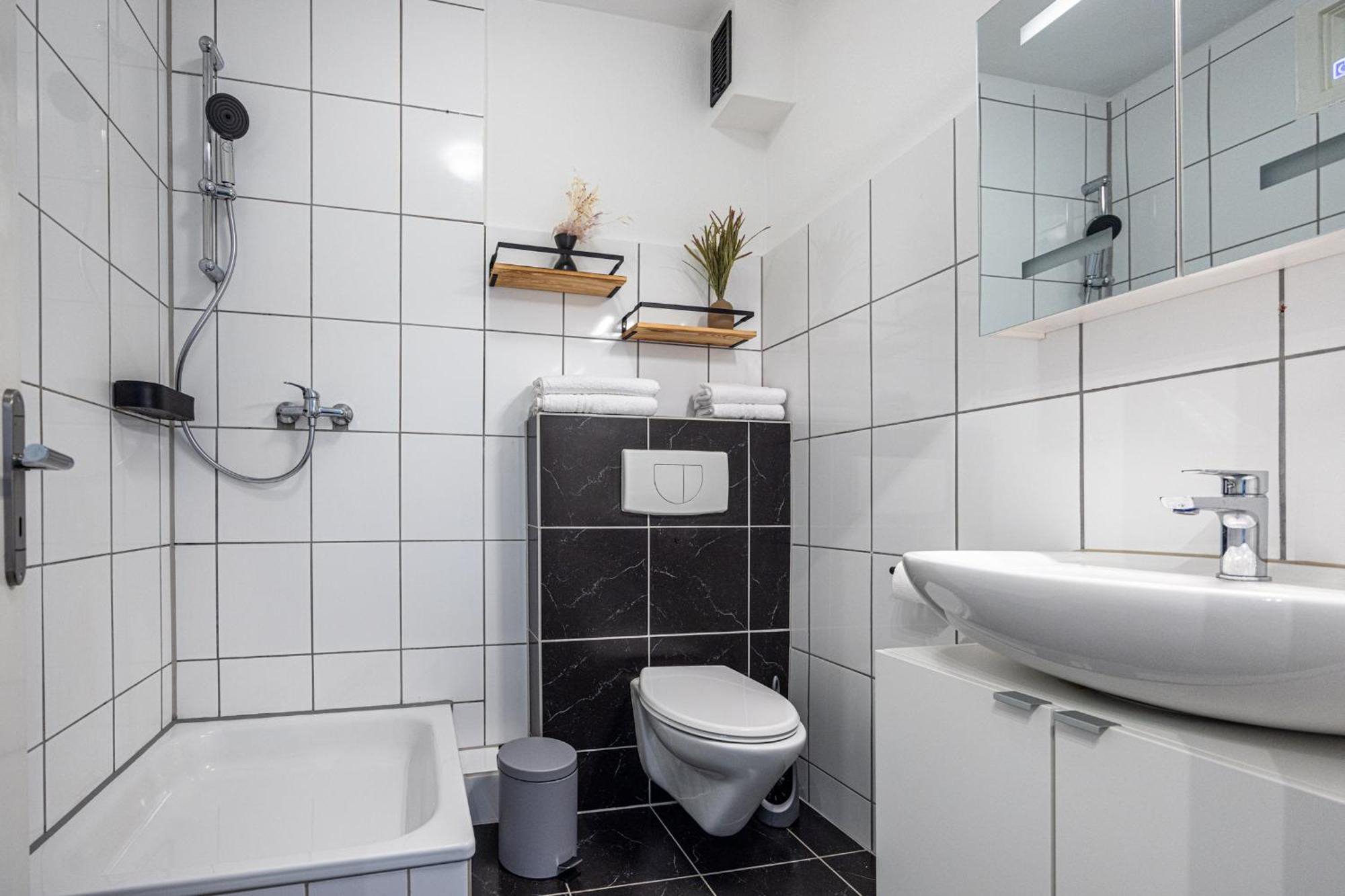 Have-a-nice-stay - Nahe Bahnhof - 20 Minuten Nach Hamburg - Trotzdem Ruhig Gelegen - 6 Minuten Zu Fuss Ins Zentrum - Modern Eingerichtet Ahrensburg